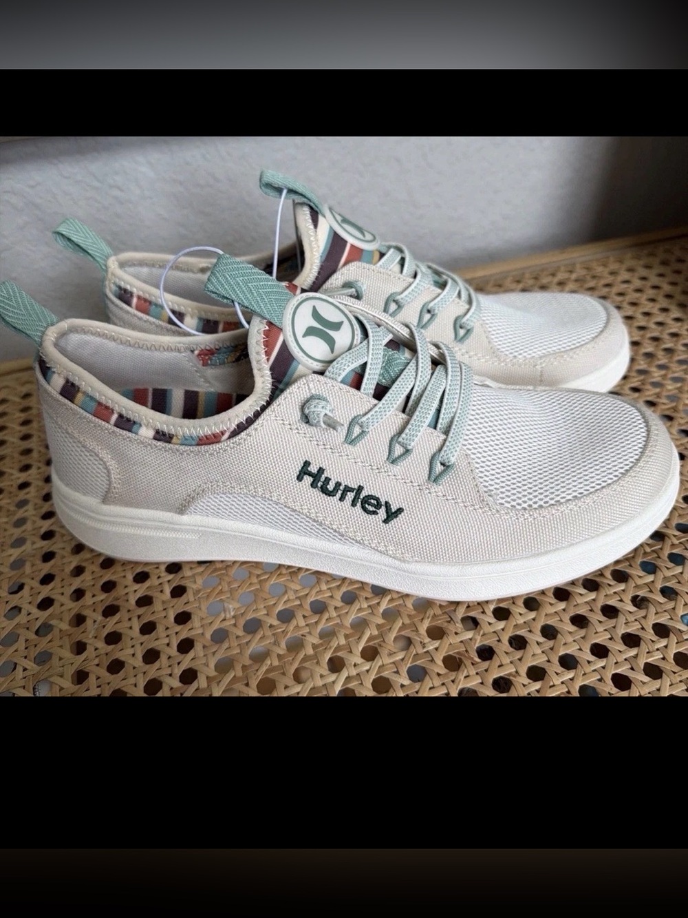 Hurley “Castaic” Women’s Colorful & Functional Casual Fashion Sneaker Beige 6 M